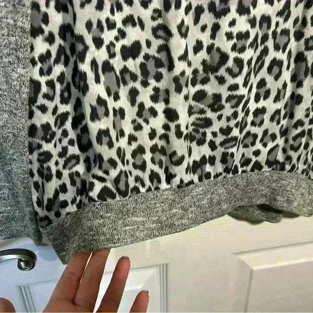 Kut From The Kloth Mixed Material Long Sleeve Grey Leopard Print Top Small - Picture 4 of 10